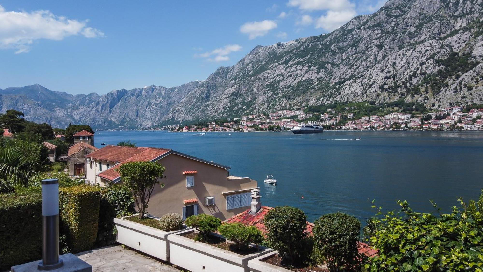 Chillout Apartment In Kotor Bay Buitenkant foto