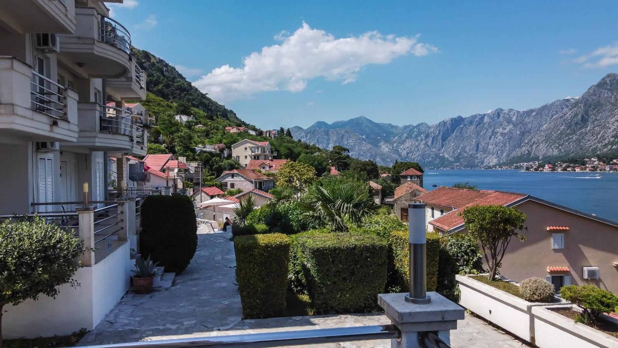 Chillout Apartment In Kotor Bay Buitenkant foto