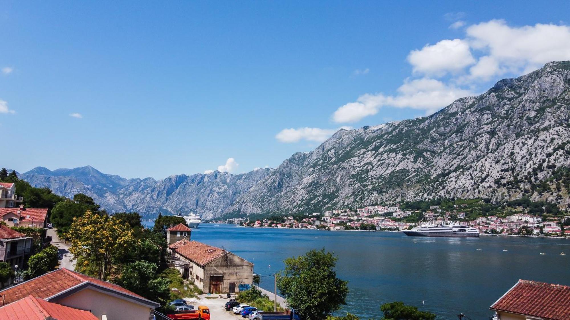 Chillout Apartment In Kotor Bay Buitenkant foto