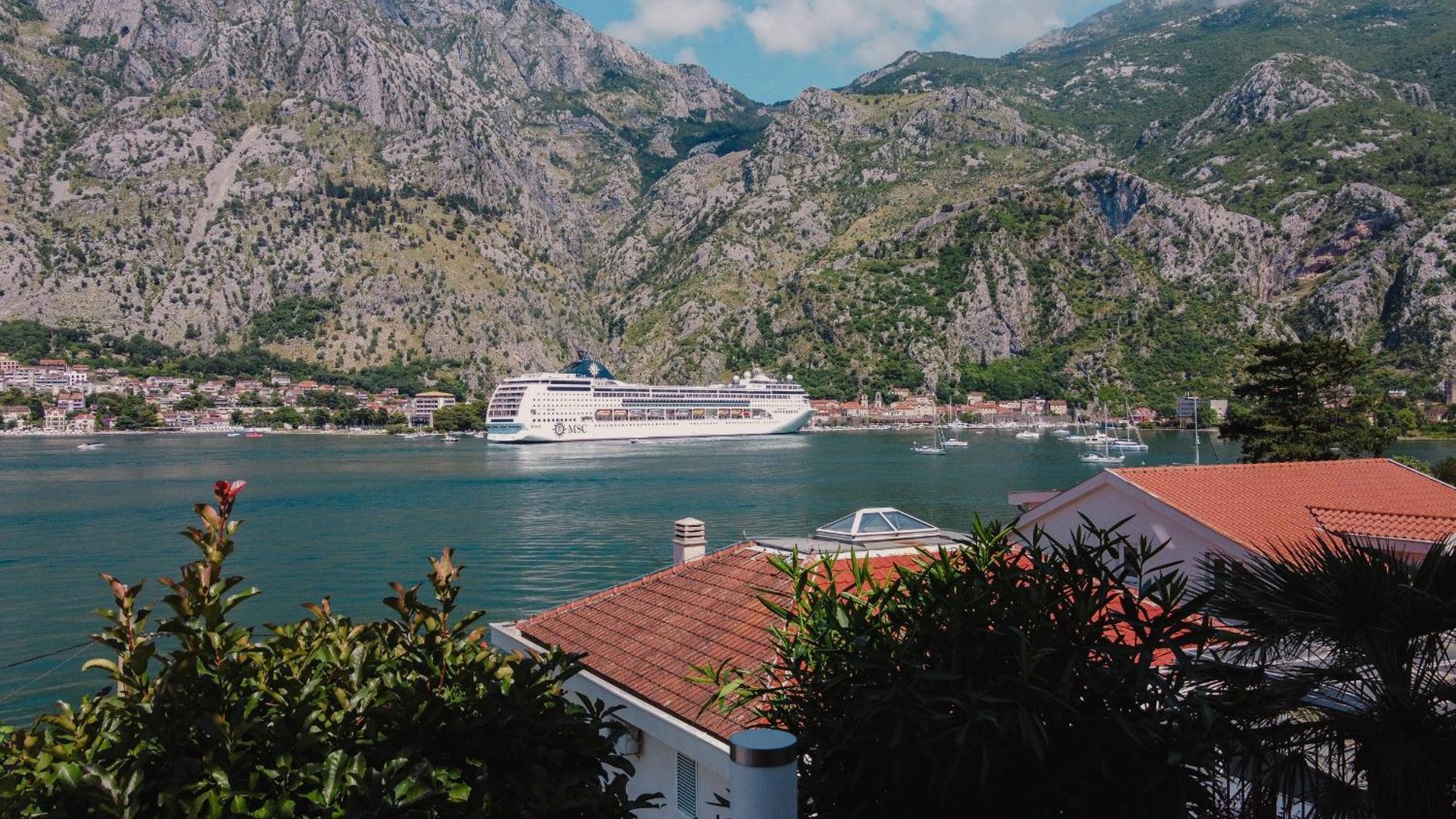 Chillout Apartment In Kotor Bay Buitenkant foto