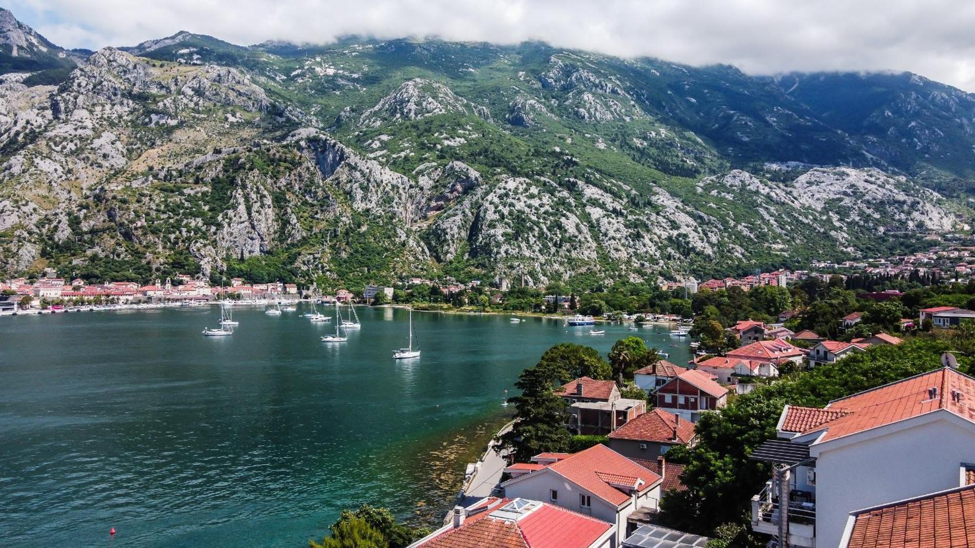 Chillout Apartment In Kotor Bay Buitenkant foto