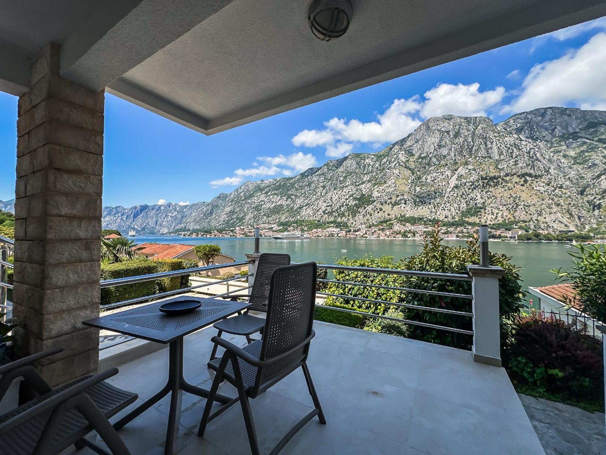 Chillout Apartment In Kotor Bay Buitenkant foto