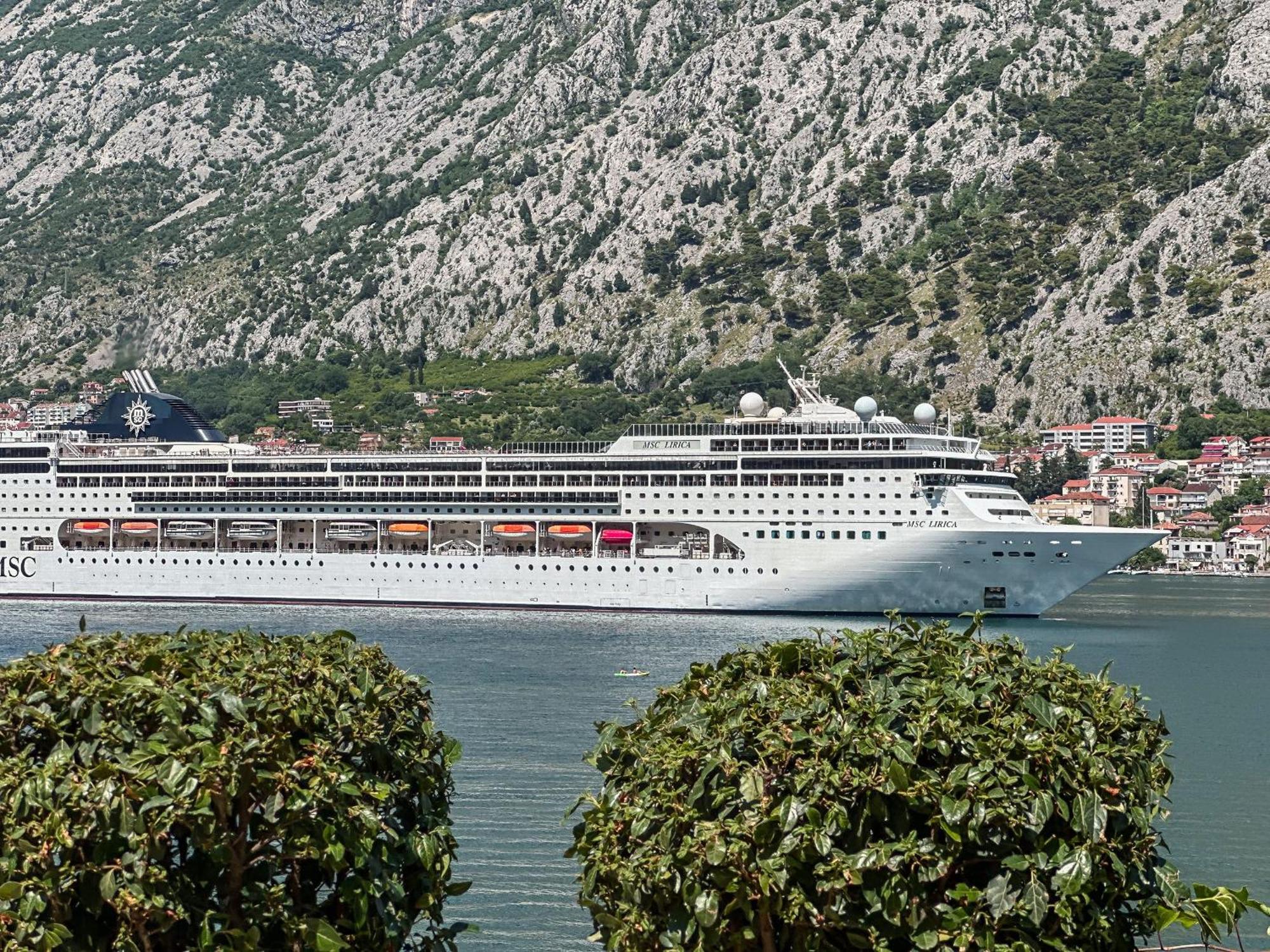 Chillout Apartment In Kotor Bay Buitenkant foto